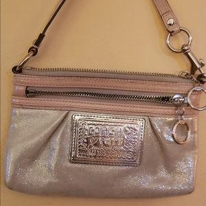 ❌SOLD ON LET GO ❌COACH Poppy shoulder bag/wristlet